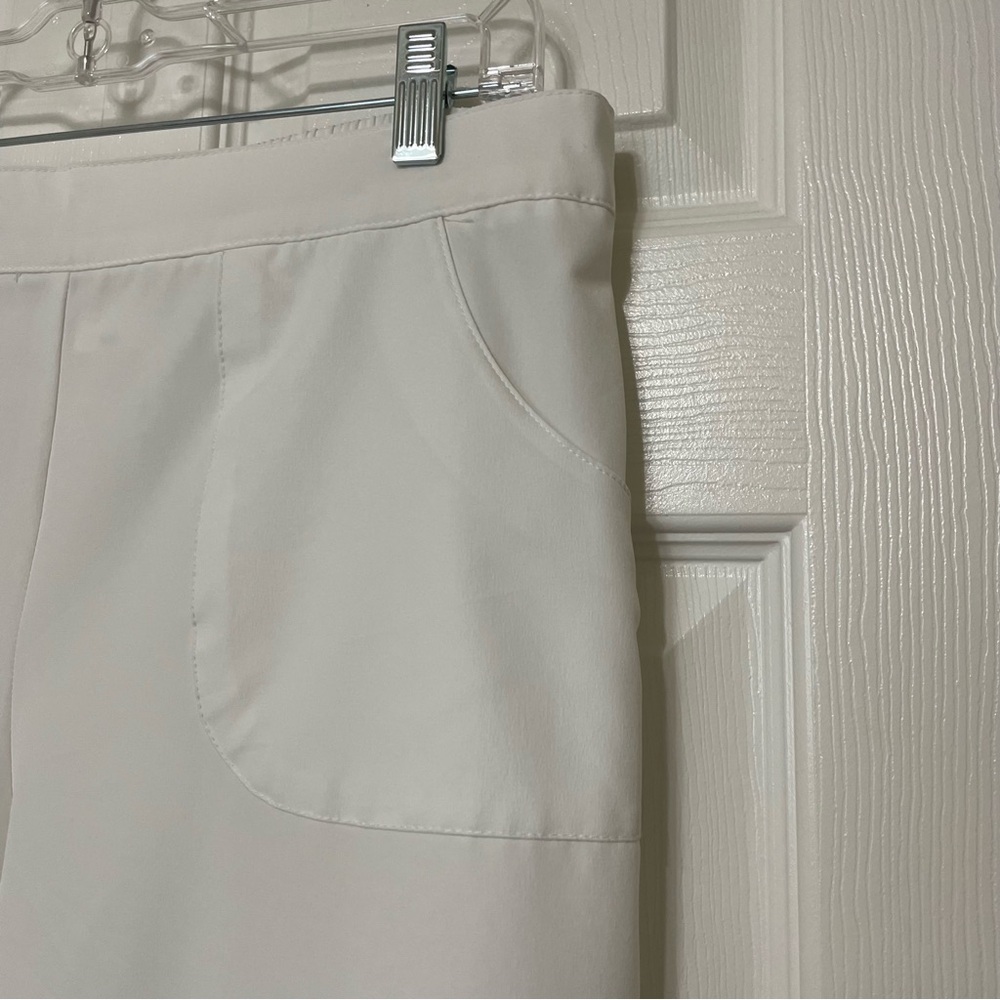 Alfred Dunner White Ankle Cropped Pants Relaxed Fit - Picture 2 of 8